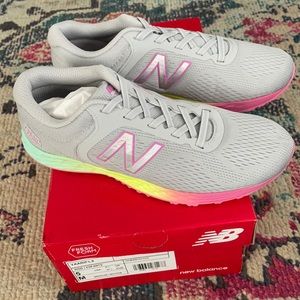 NIB kids New Balance sneakers size 5 (big kid)